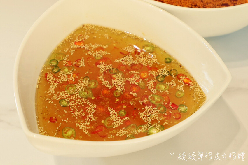 新竹美食「串串食光」正宗四川缽缽雞 冒菜 美蛙魚火鍋，麻辣控不能錯過。