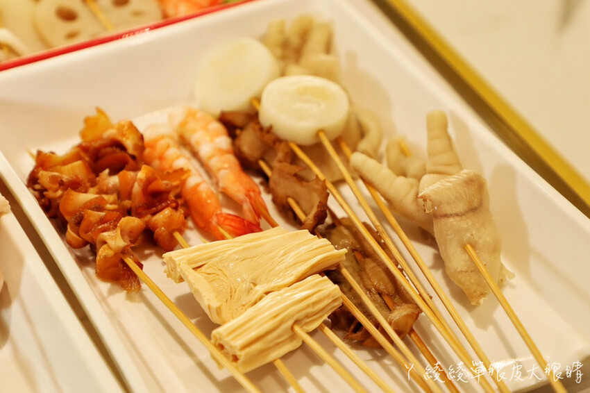 新竹美食「串串食光」正宗四川缽缽雞 冒菜 美蛙魚火鍋，麻辣控不能錯過。