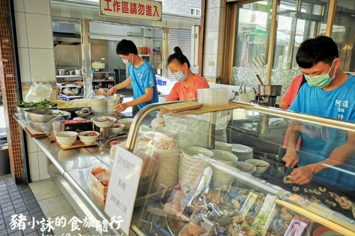 高雄。甲仙》仙香飲食店。老字號餐廳(米其林必比登)+貓巷彩繪順遊