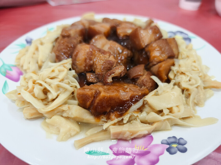 高雄。甲仙》仙香飲食店。老字號餐廳(米其林必比登)+貓巷彩繪順遊