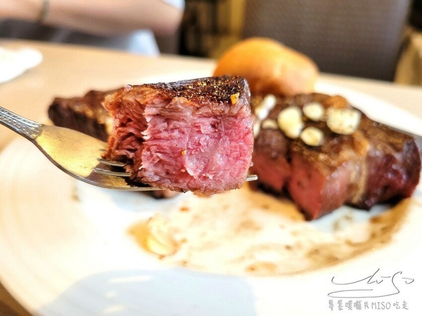 【公館美食】YumYum好吃好吃2號店 ➤ 臺大平價牛排，使用原塊牛排，號稱全台最便宜牛排！威靈頓牛排必點！