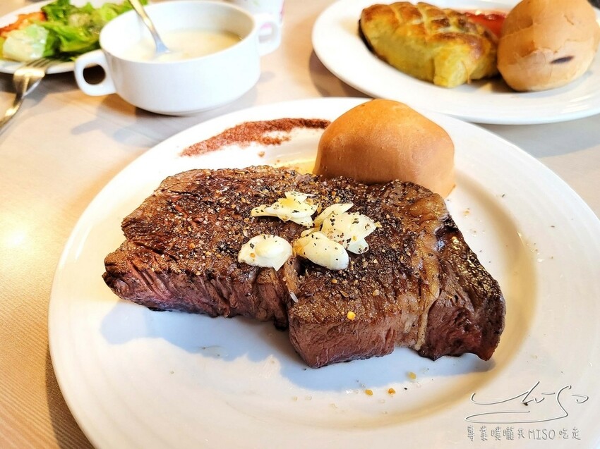 【公館美食】YumYum好吃好吃2號店 ➤ 臺大平價牛排，使用原塊牛排，號稱全台最便宜牛排！威靈頓牛排必點！