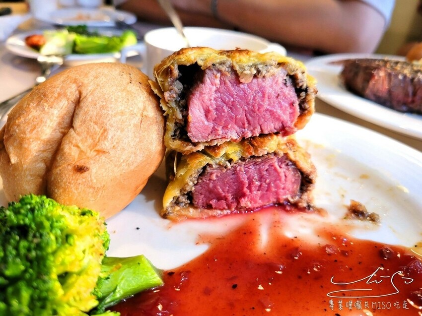 【公館美食】YumYum好吃好吃2號店 ➤ 臺大平價牛排，使用原塊牛排，號稱全台最便宜牛排！威靈頓牛排必點！