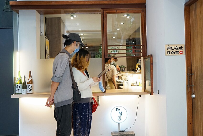 咖哩控注意！！隱藏在中國醫附近的低調職人熟成咖哩，重量級味覺衝擊，一吃就愛上！內用紅茶喝到飽、免服務費！！