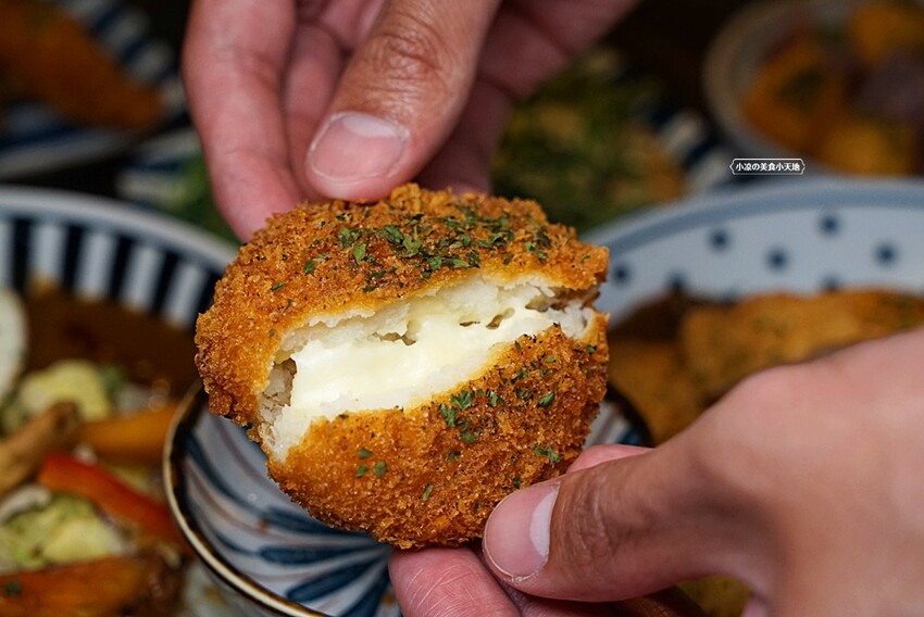 咖哩控注意！！隱藏在中國醫附近的低調職人熟成咖哩，重量級味覺衝擊，一吃就愛上！內用紅茶喝到飽、免服務費！！