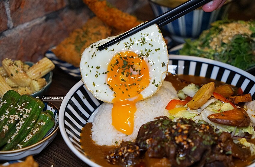 咖哩控注意！！隱藏在中國醫附近的低調職人熟成咖哩，重量級味覺衝擊，一吃就愛上！內用紅茶喝到飽、免服務費！！