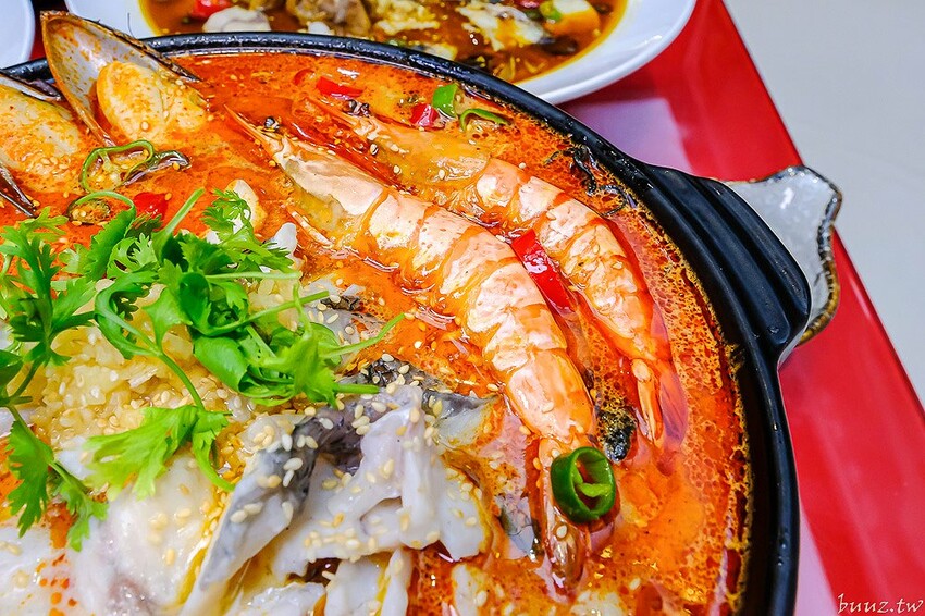 巨無霸青花椒魚鍋配上2斤大骨肉，鮮麻香辣一鍋兩吃，江小魚酸菜魚鍋也能做成澎湃鴛鴦鍋！