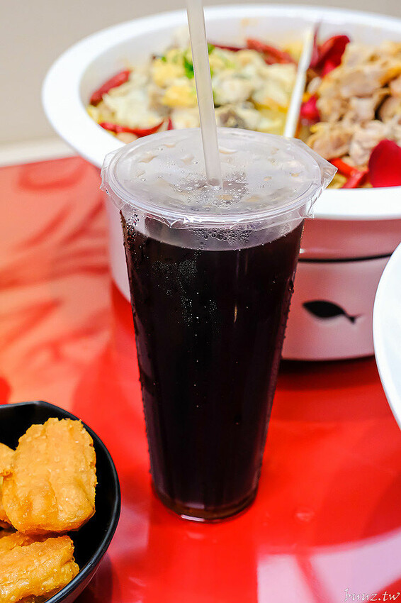 巨無霸青花椒魚鍋配上2斤大骨肉，鮮麻香辣一鍋兩吃，江小魚酸菜魚鍋也能做成澎湃鴛鴦鍋！