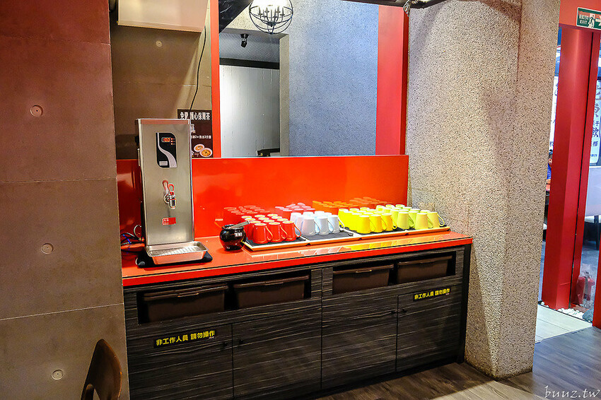 巨無霸青花椒魚鍋配上2斤大骨肉，鮮麻香辣一鍋兩吃，江小魚酸菜魚鍋也能做成澎湃鴛鴦鍋！