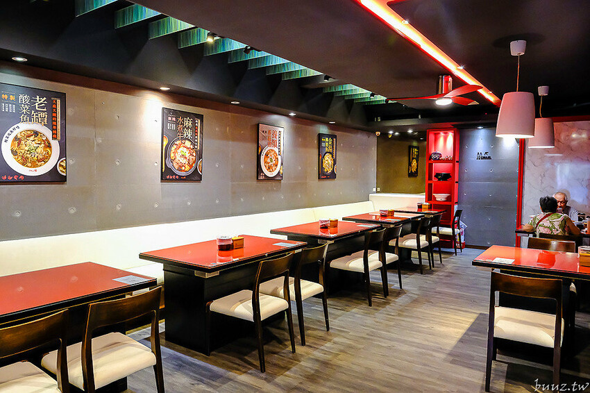 巨無霸青花椒魚鍋配上2斤大骨肉，鮮麻香辣一鍋兩吃，江小魚酸菜魚鍋也能做成澎湃鴛鴦鍋！