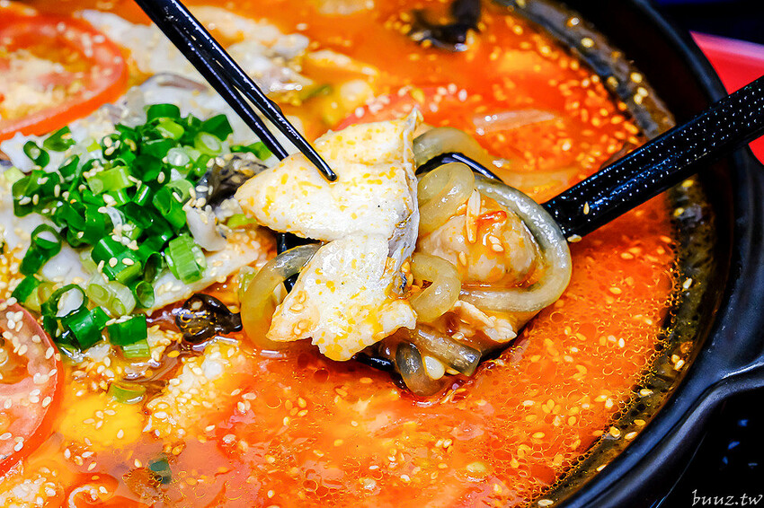 巨無霸青花椒魚鍋配上2斤大骨肉，鮮麻香辣一鍋兩吃，江小魚酸菜魚鍋也能做成澎湃鴛鴦鍋！