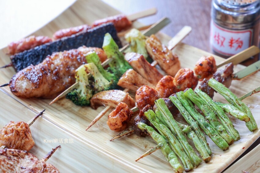 台中柒串燒逢甲店｜台中烤肉推薦台中逢甲必吃串燒，獨門醬汁專人烤肉免沾手.最低19元起，近逢甲美食商圈 - Kiwi 樂活食旅