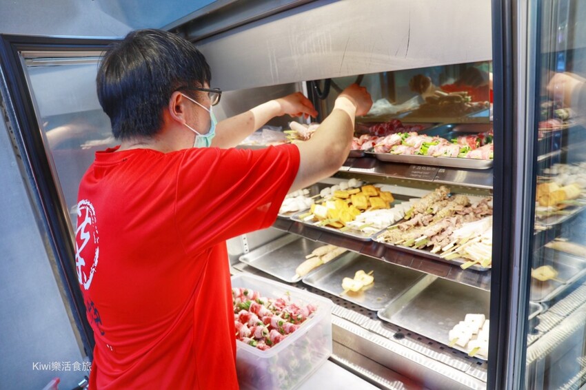 台中柒串燒逢甲店｜台中烤肉推薦台中逢甲必吃串燒，獨門醬汁專人烤肉免沾手.最低19元起，近逢甲美食商圈 - Kiwi 樂活食旅