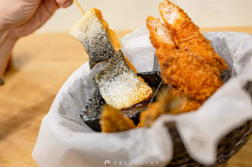 越晚人越多的深夜拉麵店，大推沒在滿滿都是肉的牛小排拉麵，都是現點現炙燒｜布雷克出走旅行視界