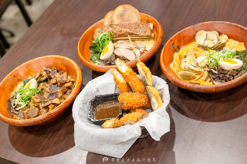 越晚人越多的深夜拉麵店，大推沒在滿滿都是肉的牛小排拉麵，都是現點現炙燒｜布雷克出走旅行視界