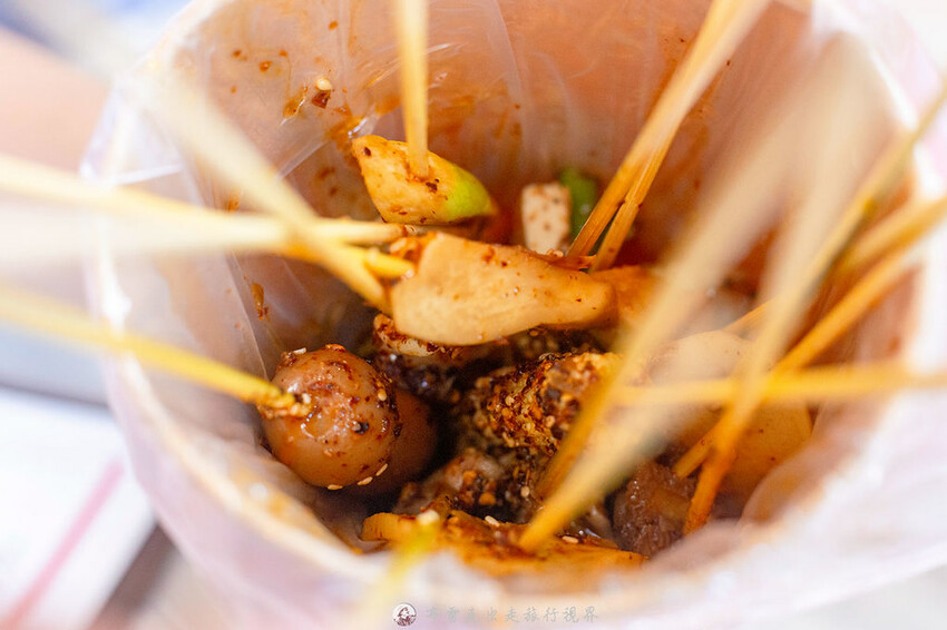 新登場！別地方吃不到的街邊川味，燃麵也太好吃了啊！配上擼串真的很無敵｜布雷克出走旅行視界