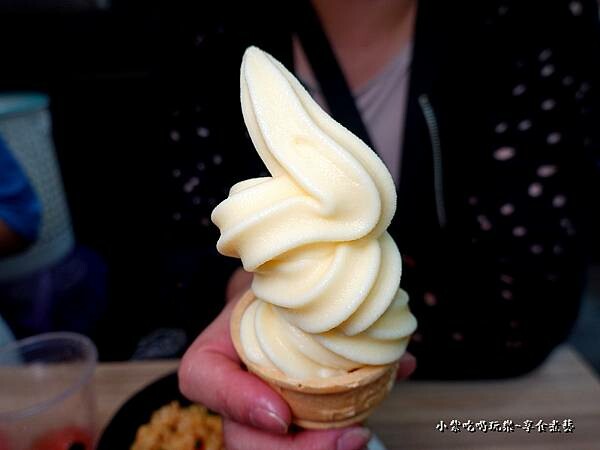 香草霜淇淋-逸小鍋中壢健行店 (1).jpg