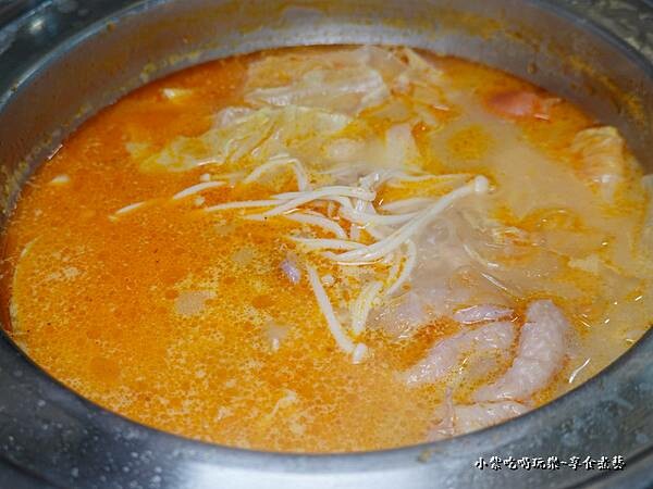 泰式酸辣雞腿鍋-逸小鍋中壢健行店 (1).jpg