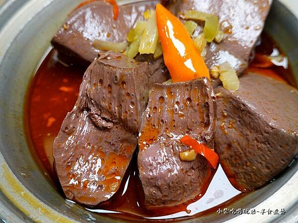 送的麻辣鴨血-逸小鍋中壢健行店 (1).jpg