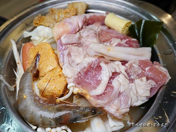 泰式酸辣雞腿鍋-逸小鍋中壢健行店 (3).jpg