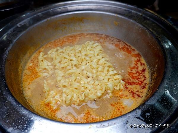 泰式酸辣雞腿鍋-逸小鍋中壢健行店 (2).jpg