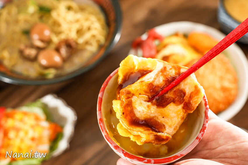 日式定食幾乎兩百有找，還有拉麵99元每日限量！免服務費.價格佛心CP值高，顛峰時間人潮不間斷