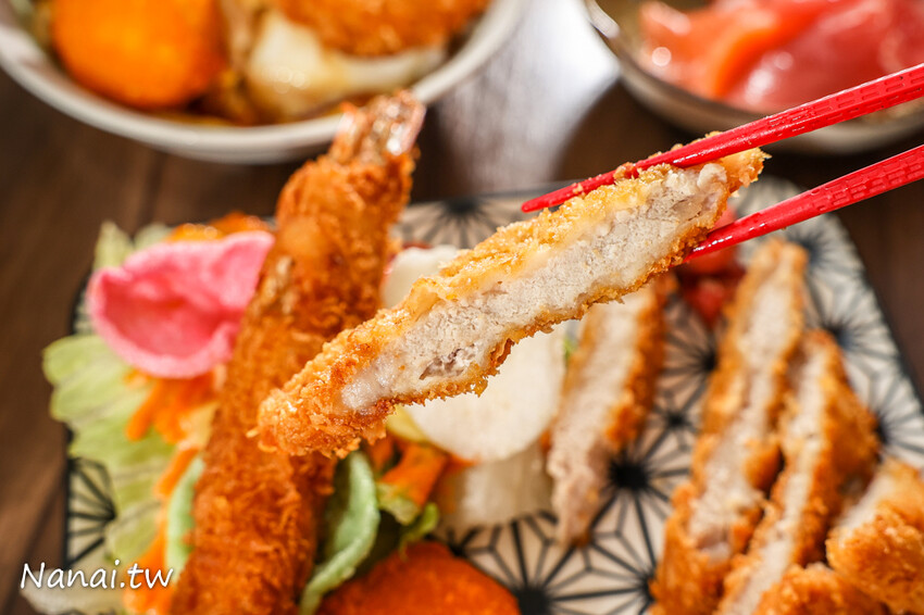 日式定食幾乎兩百有找，還有拉麵99元每日限量！免服務費.價格佛心CP值高，顛峰時間人潮不間斷