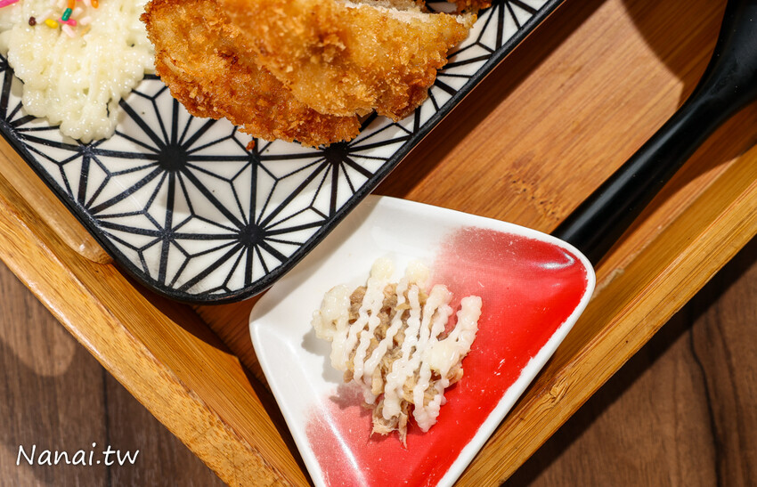 日式定食幾乎兩百有找，還有拉麵99元每日限量！免服務費.價格佛心CP值高，顛峰時間人潮不間斷