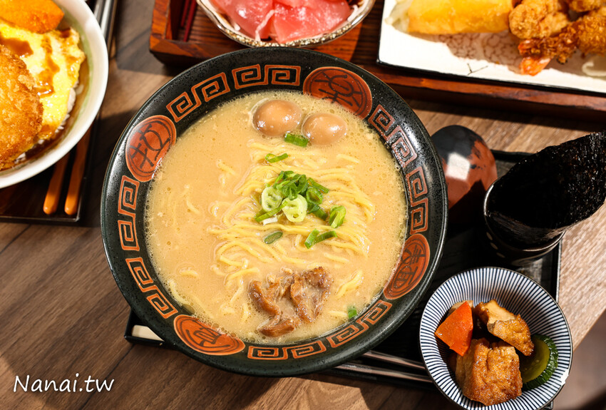 日式定食幾乎兩百有找，還有拉麵99元每日限量！免服務費.價格佛心CP值高，顛峰時間人潮不間斷