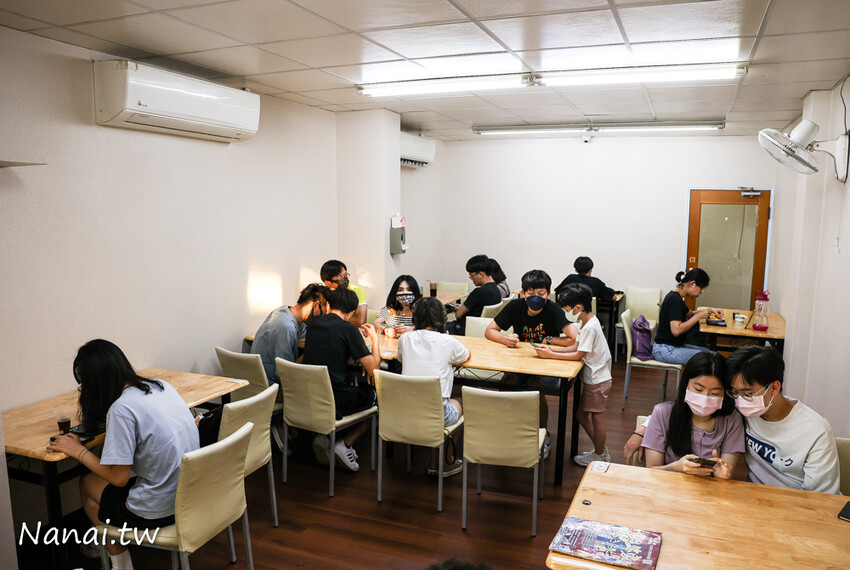 日式定食幾乎兩百有找，還有拉麵99元每日限量！免服務費.價格佛心CP值高，顛峰時間人潮不間斷