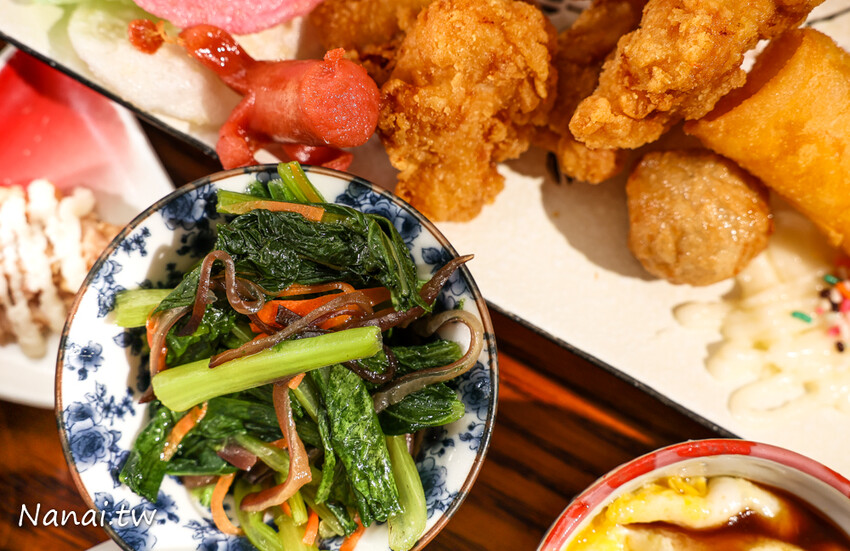 日式定食幾乎兩百有找，還有拉麵99元每日限量！免服務費.價格佛心CP值高，顛峰時間人潮不間斷