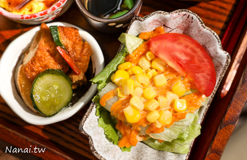 日式定食幾乎兩百有找，還有拉麵99元每日限量！免服務費.價格佛心CP值高，顛峰時間人潮不間斷