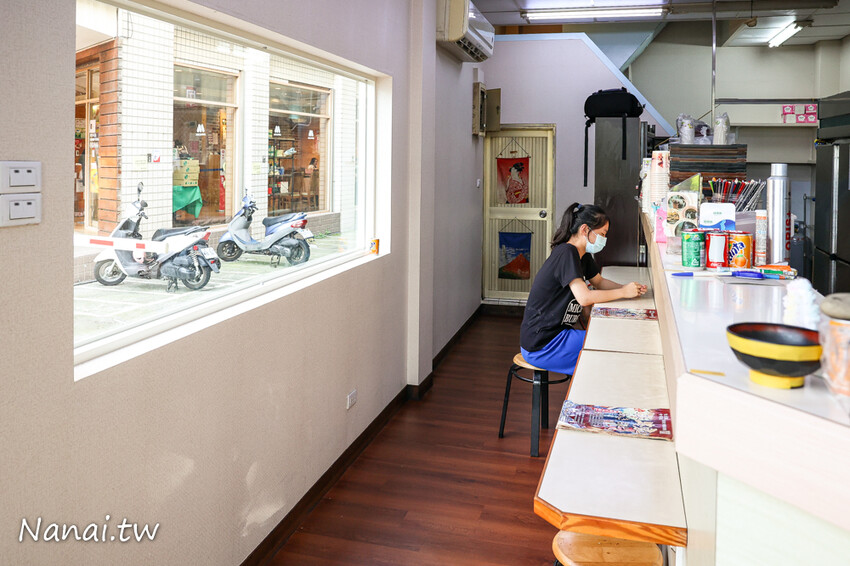 日式定食幾乎兩百有找，還有拉麵99元每日限量！免服務費.價格佛心CP值高，顛峰時間人潮不間斷