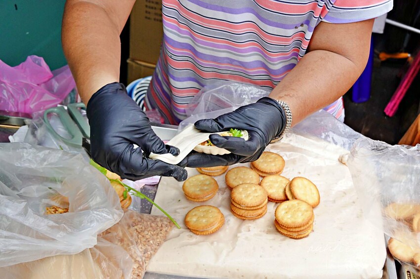 【新竹】城隍廟|桂紅茯苓糕,Hebe白色麥芽餅,新竹古早味美食小吃