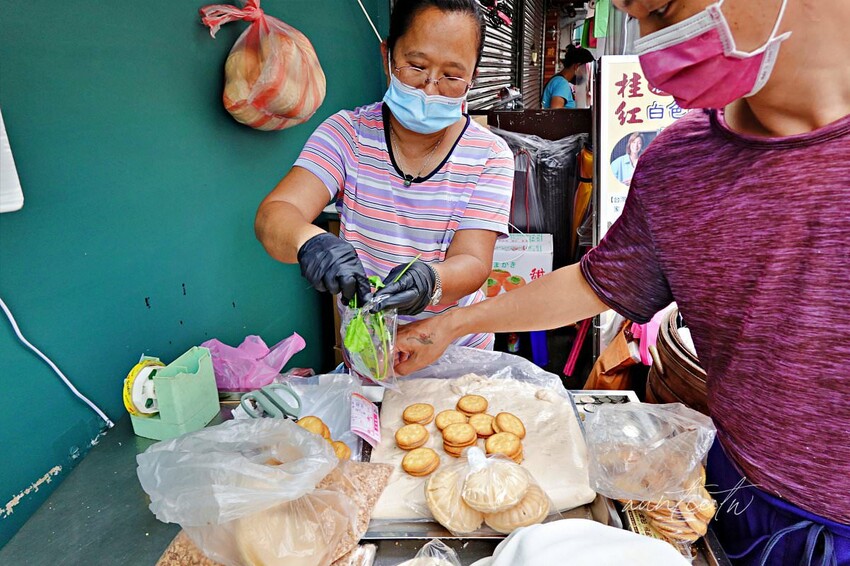 【新竹】城隍廟|桂紅茯苓糕,Hebe白色麥芽餅,新竹古早味美食小吃