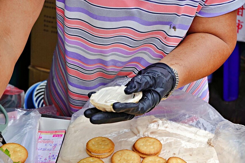 【新竹】城隍廟|桂紅茯苓糕,Hebe白色麥芽餅,新竹古早味美食小吃