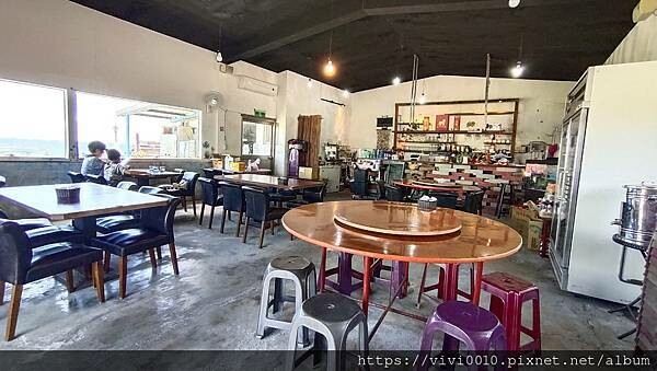 新北.貢寮-新鮮的海味搭配上美麗的海景~滷鮑魚、海鮮米粉都超讚!!還可以喝咖啡看海景