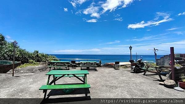 新北.貢寮-新鮮的海味搭配上美麗的海景~滷鮑魚、海鮮米粉都超讚!!還可以喝咖啡看海景