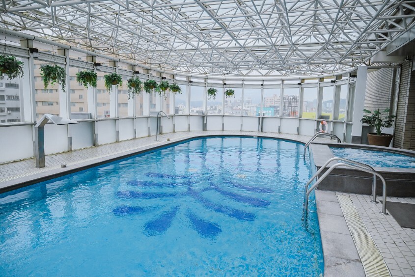 5000多則評論4.3星好評五星級飯店，泳池三溫暖免費使用享高鐵7折優惠