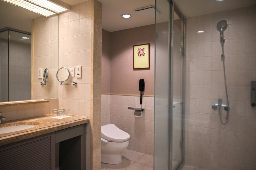 5000多則評論4.3星好評五星級飯店，泳池三溫暖免費使用享高鐵7折優惠