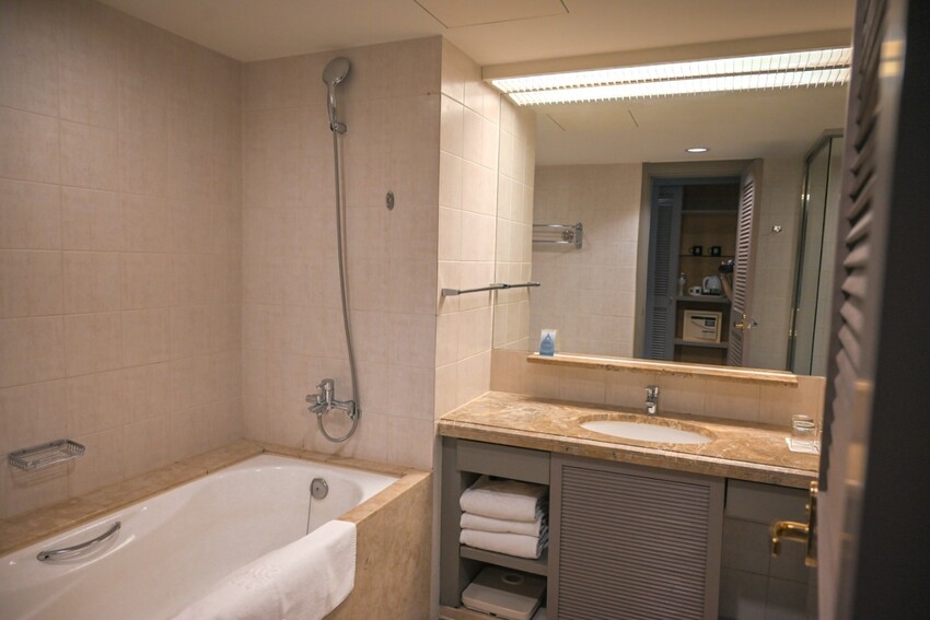 5000多則評論4.3星好評五星級飯店，泳池三溫暖免費使用享高鐵7折優惠