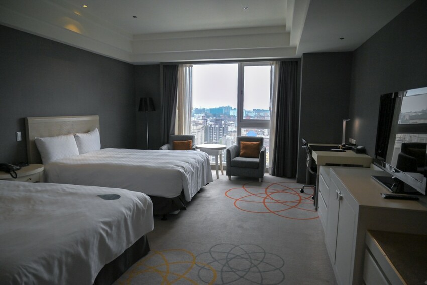 5000多則評論4.3星好評五星級飯店，泳池三溫暖免費使用享高鐵7折優惠