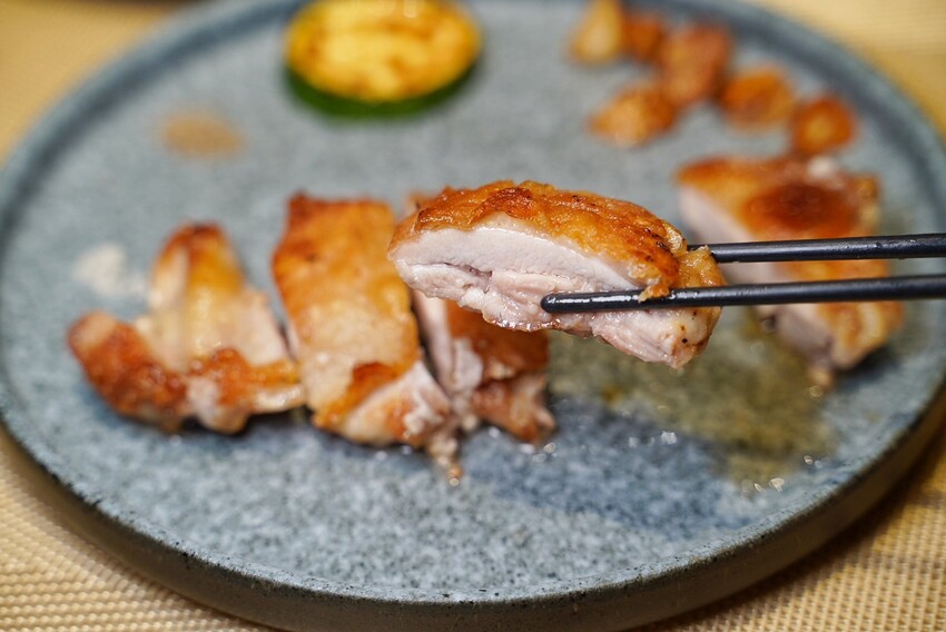 一位難求的「明水然·樂」無菜單鐵板燒，現在新竹也吃得到啦！1600元套餐就能讓你吃到活體龍蝦三吃、日本生食級干貝、和牛漢堡、桂丁雞等等14道精緻料理！ - 阿華田的美食日記