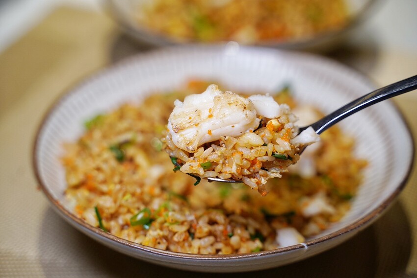 一位難求的「明水然·樂」無菜單鐵板燒，現在新竹也吃得到啦！1600元套餐就能讓你吃到活體龍蝦三吃、日本生食級干貝、和牛漢堡、桂丁雞等等14道精緻料理！ - 阿華田的美食日記