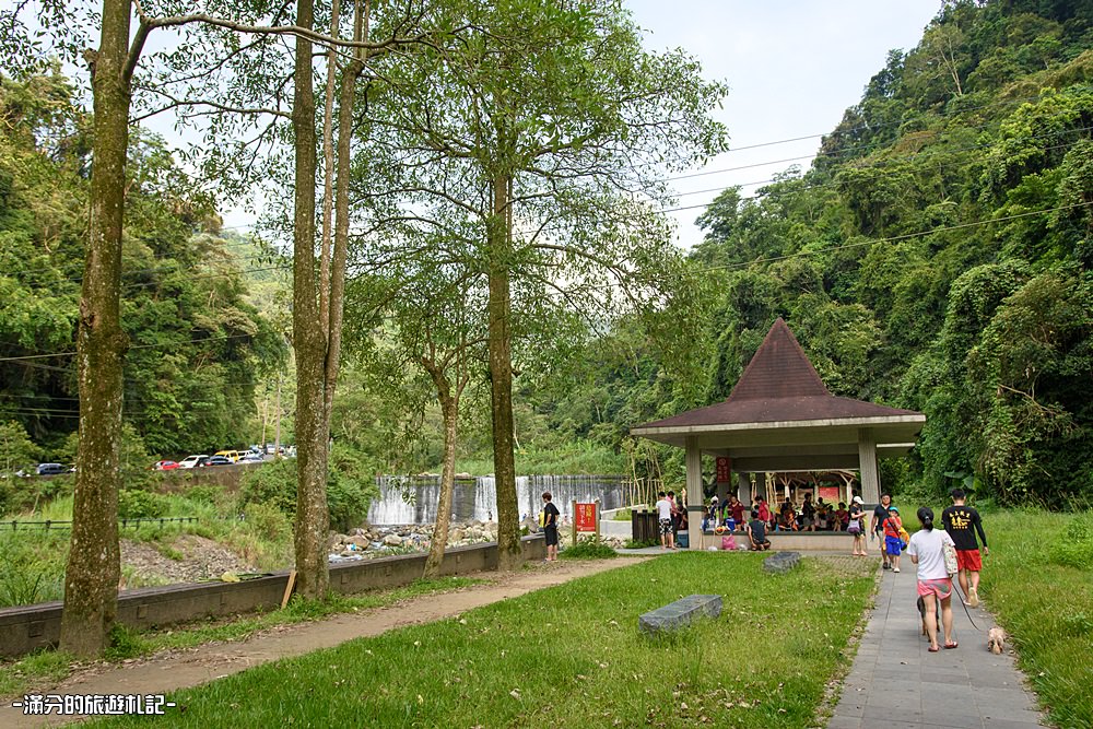 新竹北埔景點》北埔冷泉 泡腳踩水玩冷泉 欣賞水簾大瀑布 新竹夏季消暑勝地 - 滿分的旅遊札記