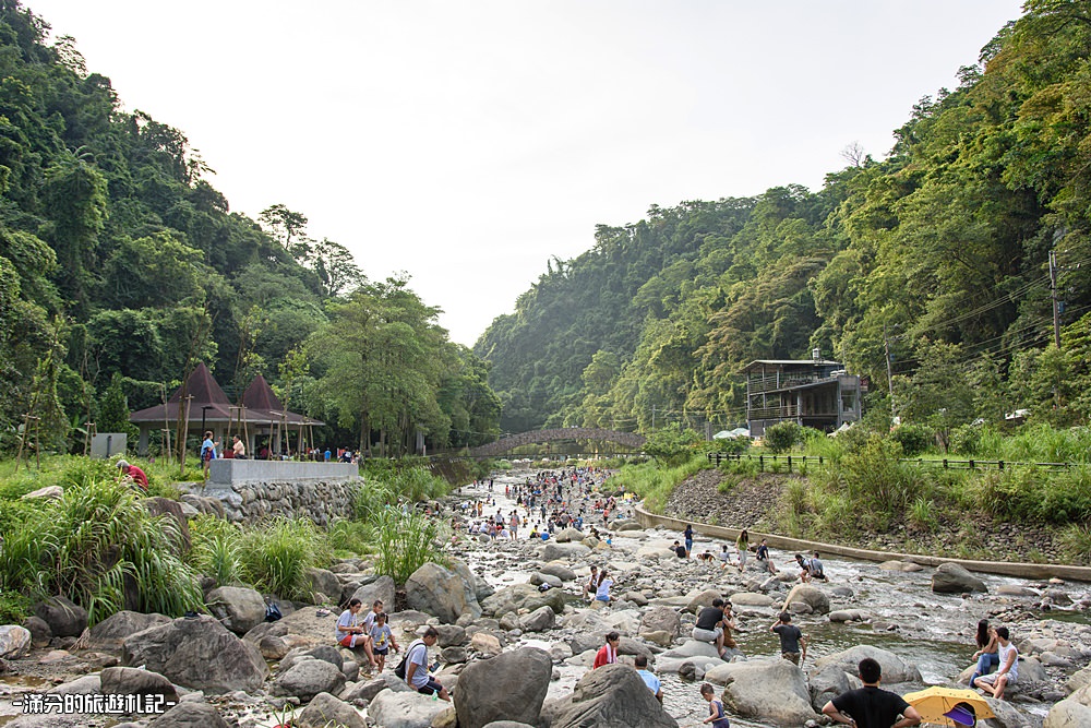 新竹北埔景點》北埔冷泉 泡腳踩水玩冷泉 欣賞水簾大瀑布 新竹夏季消暑勝地 - 滿分的旅遊札記