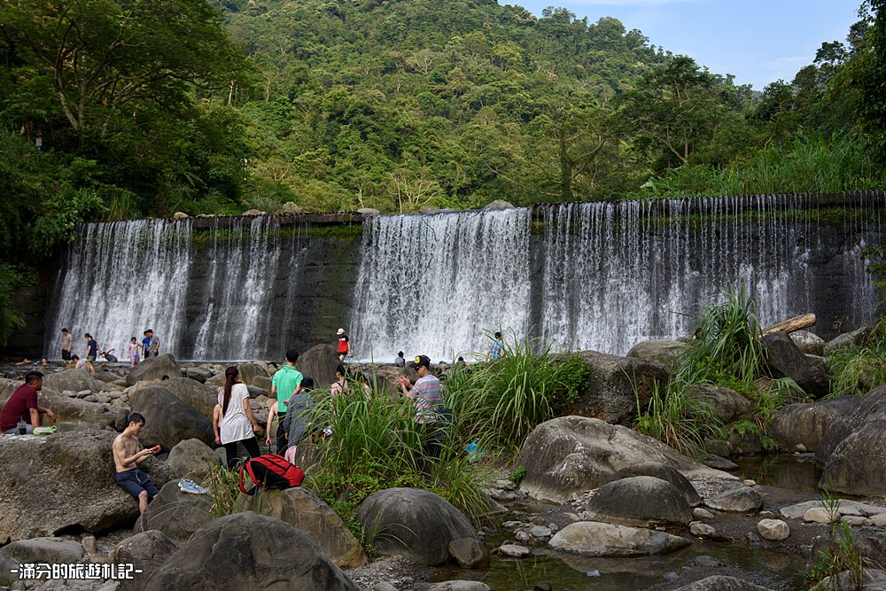 新竹北埔景點》北埔冷泉 泡腳踩水玩冷泉 欣賞水簾大瀑布 新竹夏季消暑勝地 - 滿分的旅遊札記