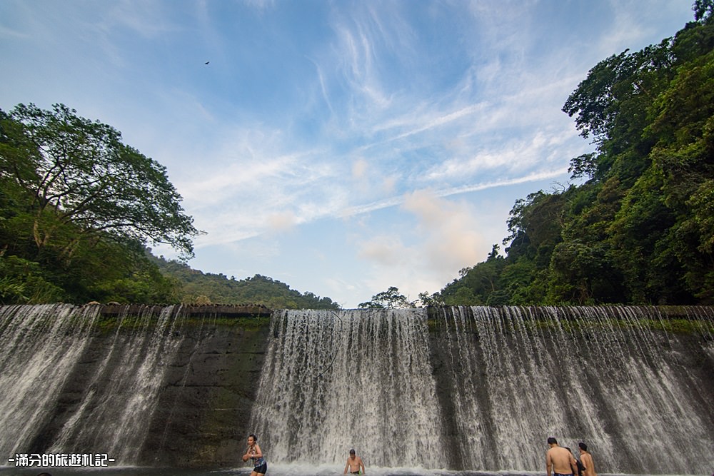 新竹北埔景點》北埔冷泉 泡腳踩水玩冷泉 欣賞水簾大瀑布 新竹夏季消暑勝地 - 滿分的旅遊札記
