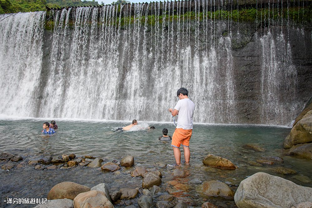 新竹北埔景點》北埔冷泉 泡腳踩水玩冷泉 欣賞水簾大瀑布 新竹夏季消暑勝地 - 滿分的旅遊札記