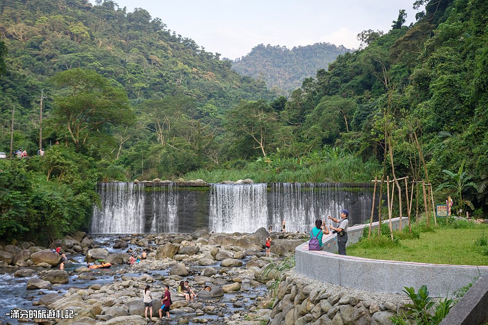 新竹北埔景點》北埔冷泉 泡腳踩水玩冷泉 欣賞水簾大瀑布 新竹夏季消暑勝地 - 滿分的旅遊札記
